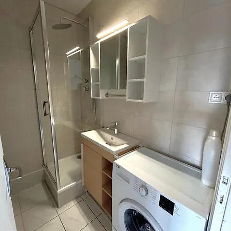 Appartement Avec Climatisation, Balcon, Proche - Fr-1-837-32 *